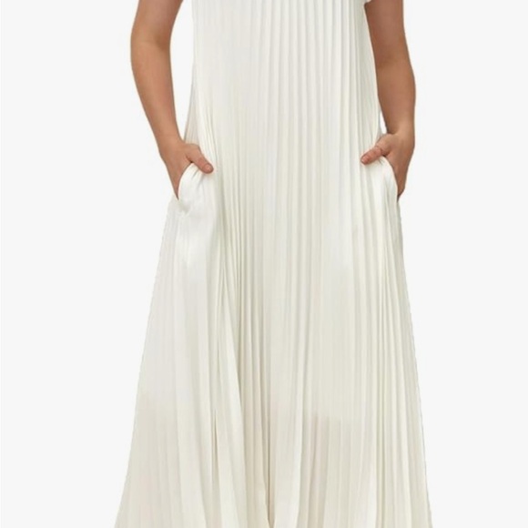 Elegant White Pleated Maxi Dress - Picture 5 of 8